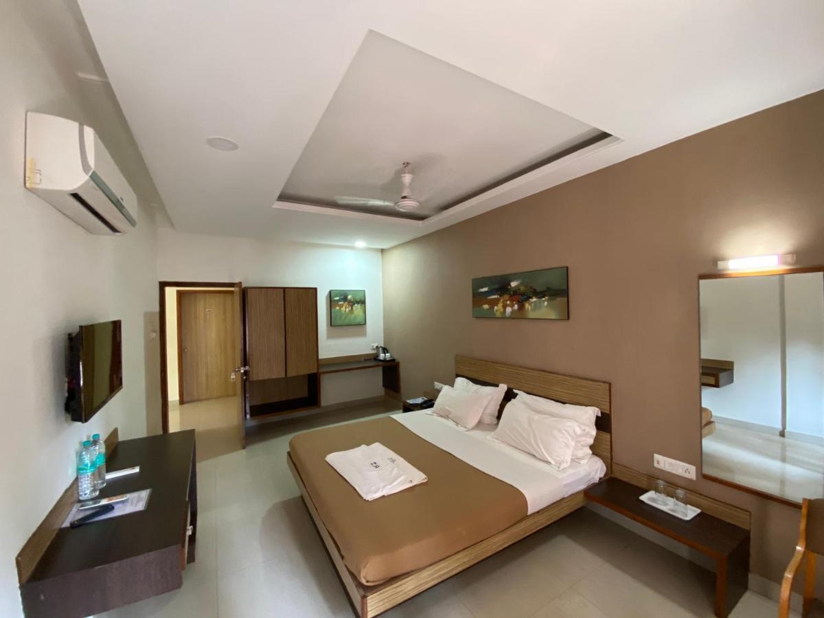 Hotel Chivala Beach Malvan Exterior photo