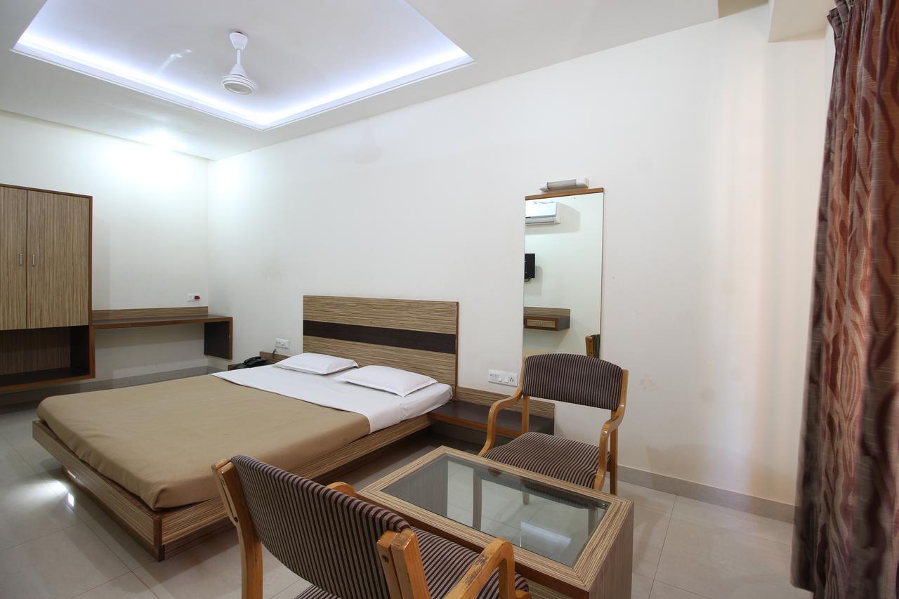 Hotel Chivala Beach Malvan Exterior photo